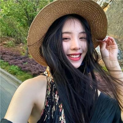 抽象画中的越南少女